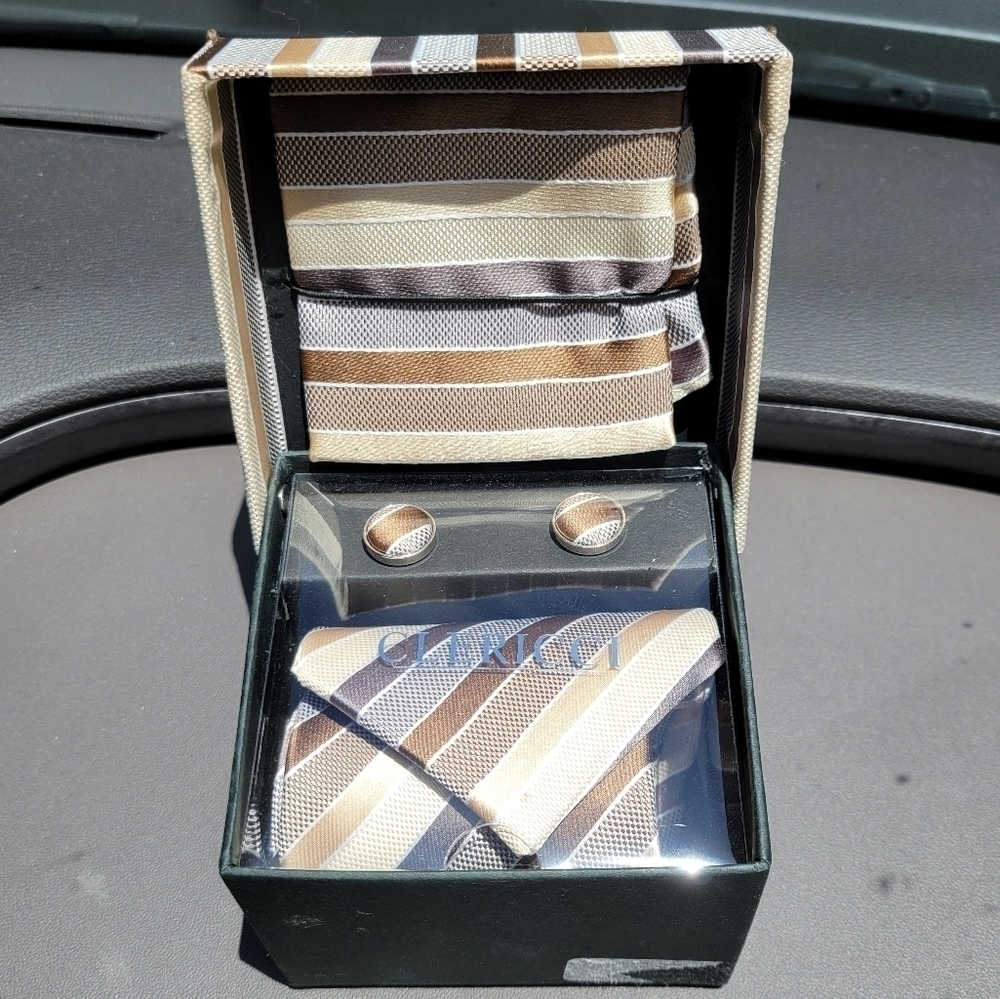 Nwot Clericci tie set